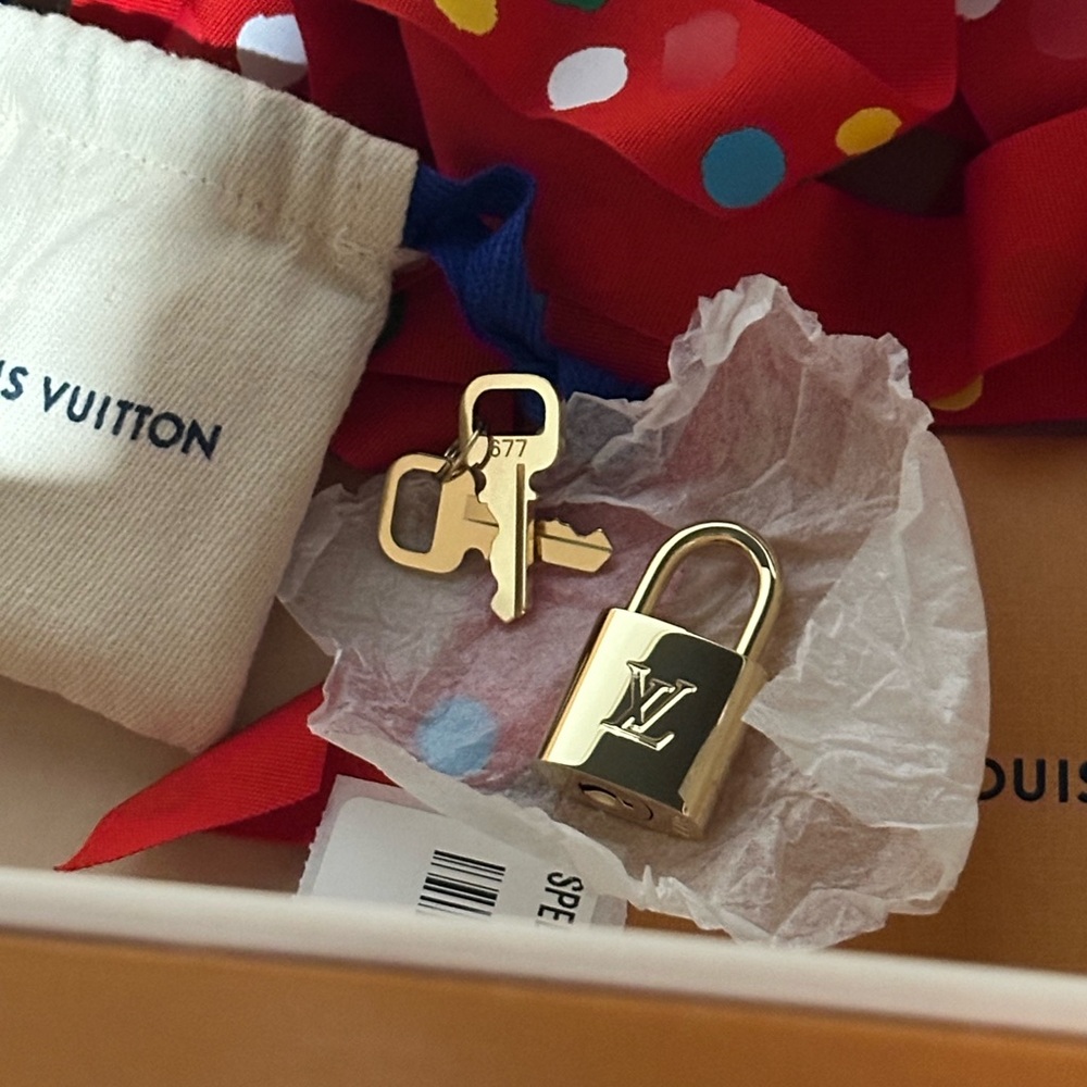 Louis Vuitton Key & Lock - Picture 3 of 3